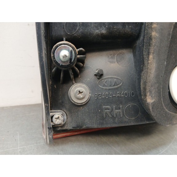 Recambio de piloto trasero derecho interior para kia carens iv 1.7 crdi referencia OEM IAM 92404A4010  