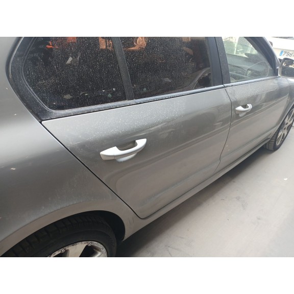 Recambio de puerta trasera derecha para skoda superb ii (3t4) 2.0 tdi 16v referencia OEM IAM   