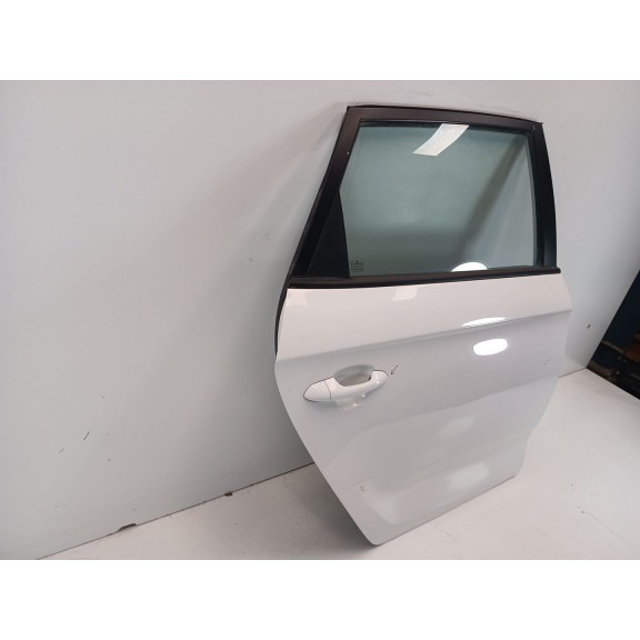 Recambio de puerta trasera derecha para kia carens iv 1.7 crdi referencia OEM IAM 77004A4000  