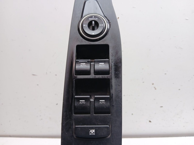 Recambio de mando elevalunas delantero izquierdo para hyundai i40 i (vf) 1.7 crdi referencia OEM IAM 935713Z000 935703z300 