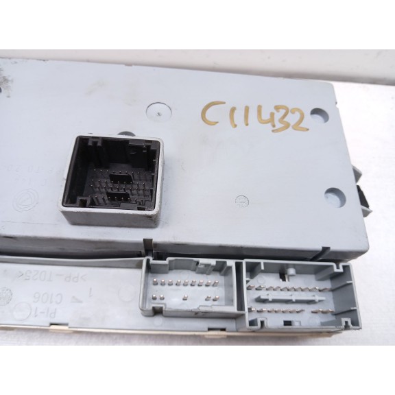 Recambio de caja reles / fusibles para fiat punto berlina (188) 1.2 8v active referencia OEM IAM 51735938  