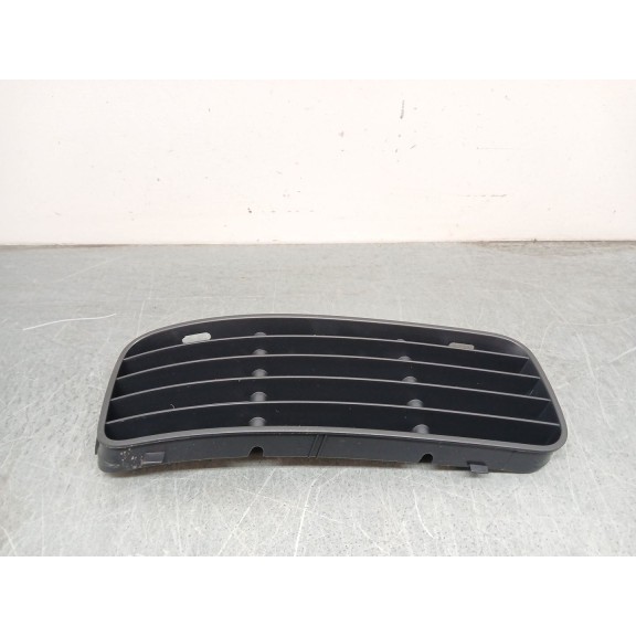 Recambio de rejilla paragolpes derecha para volkswagen polo (6n2) 1.4 16v referencia OEM IAM 6K585366A  