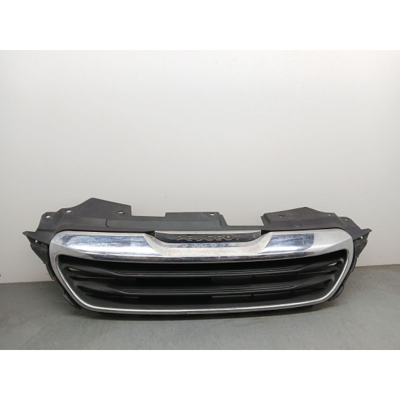 Recambio de rejilla paragolpes delantero para peugeot 108 1.0 vti 72 referencia OEM IAM 531140H020  