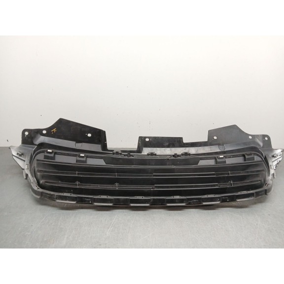 Recambio de rejilla paragolpes delantero para peugeot 108 1.0 vti 72 referencia OEM IAM 531140H020  