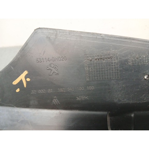 Recambio de rejilla paragolpes delantero para peugeot 108 1.0 vti 72 referencia OEM IAM 531140H020  