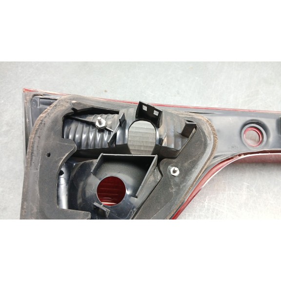 Recambio de piloto trasero central para seat toledo ii (1m2) 1.6 16v referencia OEM IAM 1m5945225d  