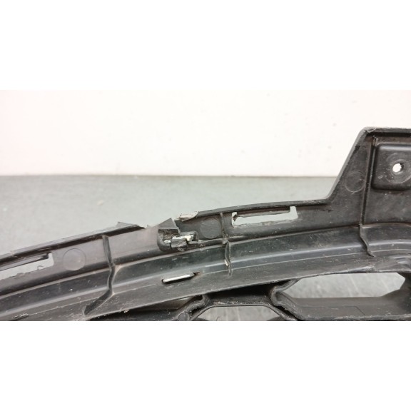 Recambio de rejilla paragolpes delantero para kia cee´d 1.4 crdi cat referencia OEM IAM 86351a2000  