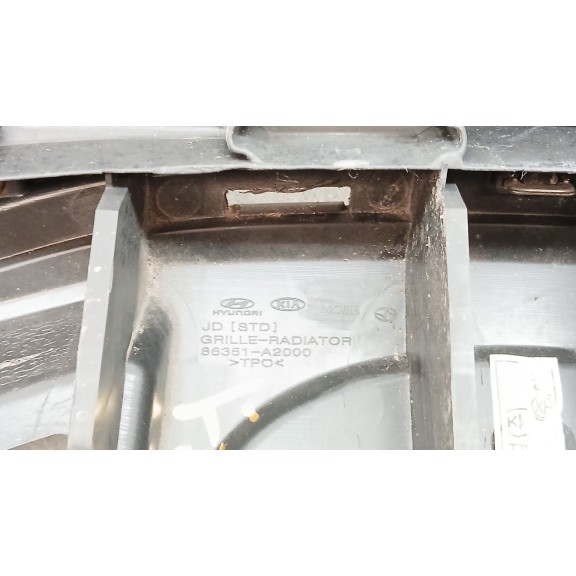 Recambio de rejilla paragolpes delantero para kia cee´d 1.4 crdi cat referencia OEM IAM 86351a2000  