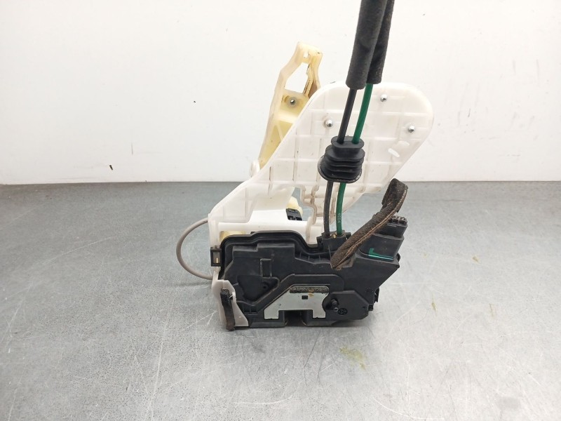 Recambio de cerradura puerta trasera izquierda para kia sorento ii (xm) 2.2 crdi referencia OEM IAM 814102P000  