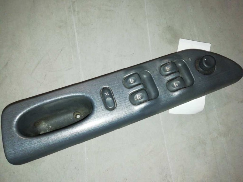 Recambio de mando elevalunas delantero izquierdo para renault laguna (b56) 1.9 dti referencia OEM IAM 7701707064  