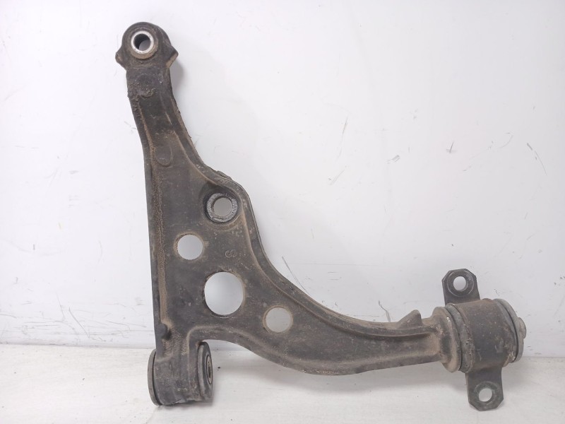 Recambio de brazo suspension inferior delantero izquierdo para peugeot boxer autobús (230p) 2.8 hdi referencia OEM IAM 130236908