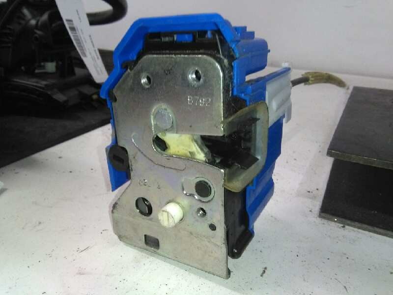 Recambio de cerradura puerta trasera izquierda para fiat 500 l (330) basic referencia OEM IAM 51930024  4 PINS