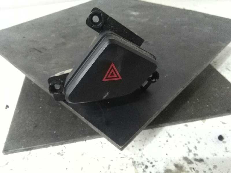 Recambio de warning para hyundai i30 classic referencia OEM IAM   