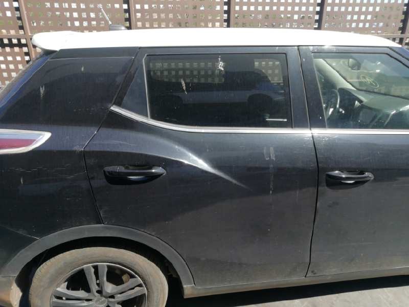 Recambio de puerta trasera derecha para ssangyong tivoli limited 4x2 referencia OEM IAM   