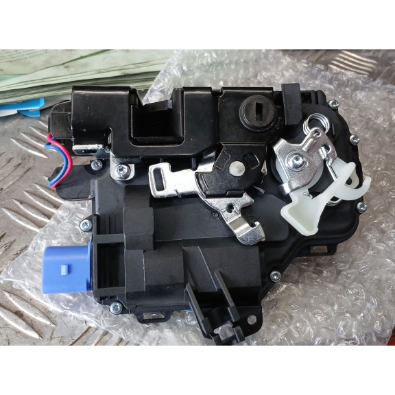 Recambio de cerradura puerta trasera izquierda para seat ibiza (6l1) referencia OEM IAM 3B4839015AG 6QD839015B 3B4839015AN