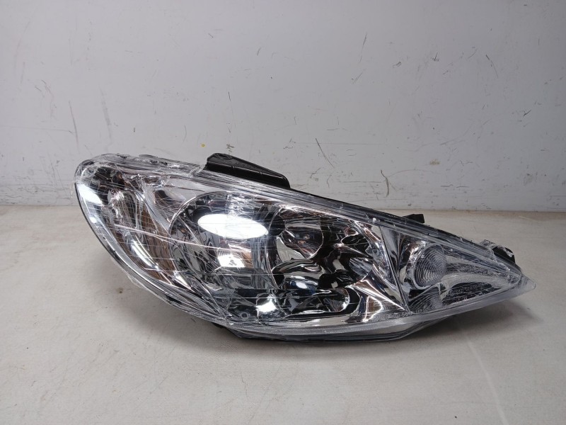 Recambio de faro derecho para peugeot 206 berlina referencia OEM IAM 6205s9 nuevo 