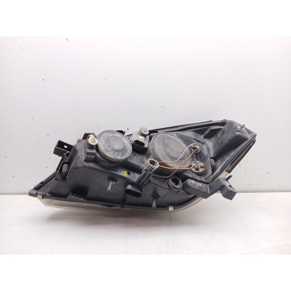 Recambio de faro izquierdo para nissan primera hatchback (p12) 1.6 referencia OEM IAM 26060AU800  