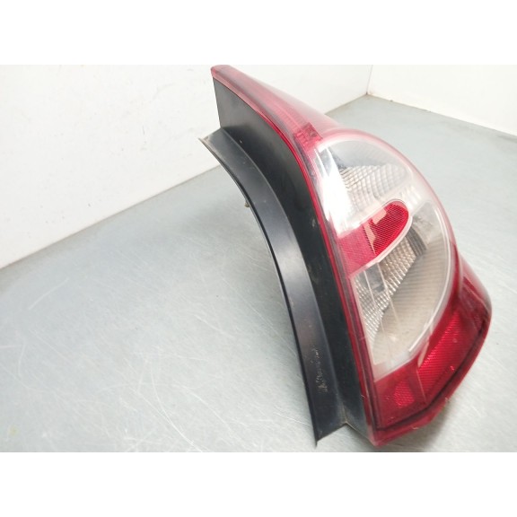 Recambio de piloto trasero derecho para dacia sandero 1.5 dci referencia OEM IAM 8200734824 62421002 