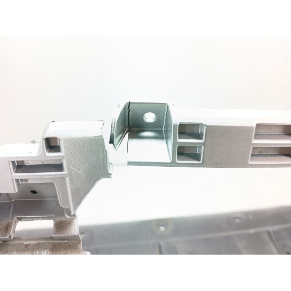 Recambio de paragolpes delantero para mg mg 5 station wagon ev referencia OEM IAM P10859360  