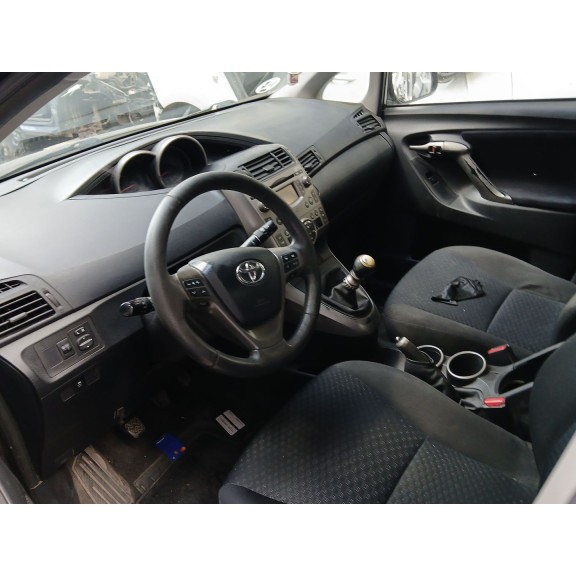 toyota verso (_r2_) del año 2010