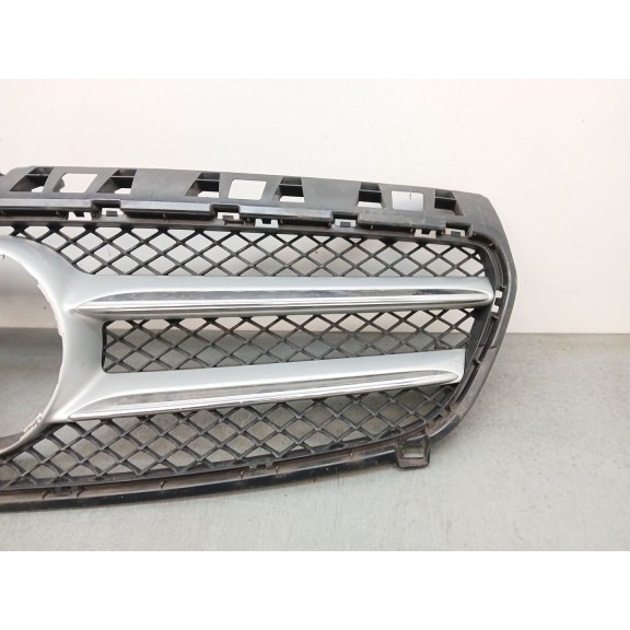 Recambio de rejilla paragolpes delantero para mercedes-benz clase a (w176) referencia OEM IAM A1768880260  
