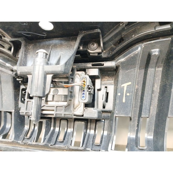 Recambio de rejilla paragolpes delantero para skoda kamiq (nw4) 1.5 tsi referencia OEM IAM 658853653A  