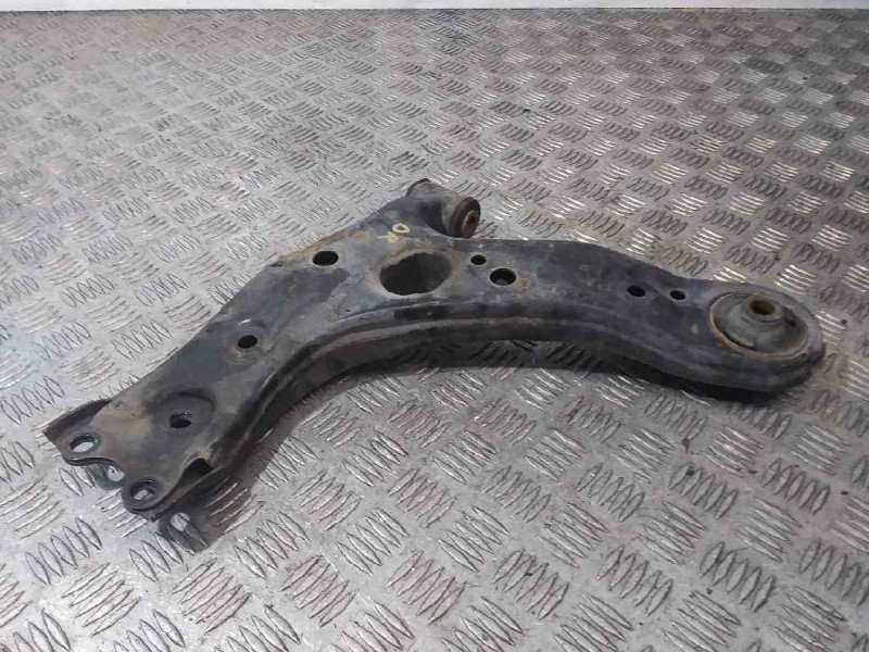Recambio de brazo suspension inferior delantero derecho para toyota auris luna referencia OEM IAM   
