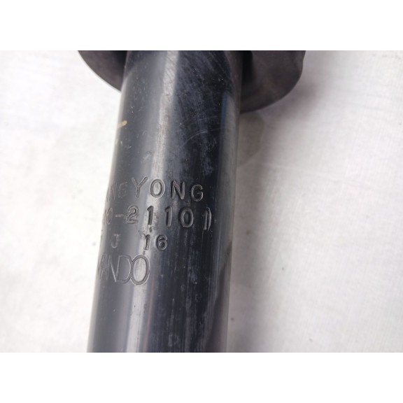 Recambio de amortiguador delantero izquierdo para ssangyong rodius i 2.7 xdi referencia OEM IAM 4431021101  
