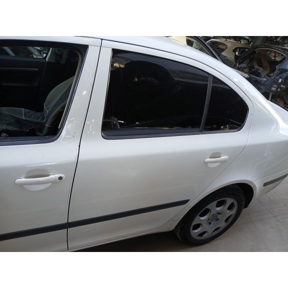 Recambio de puerta trasera izquierda para skoda octavia ii (1z3) 1.9 tdi referencia OEM IAM   