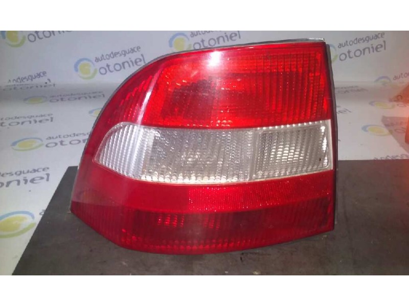 Recambio de piloto trasero izquierdo para opel vectra b berlina básico referencia OEM IAM  4P 1ª SERIE