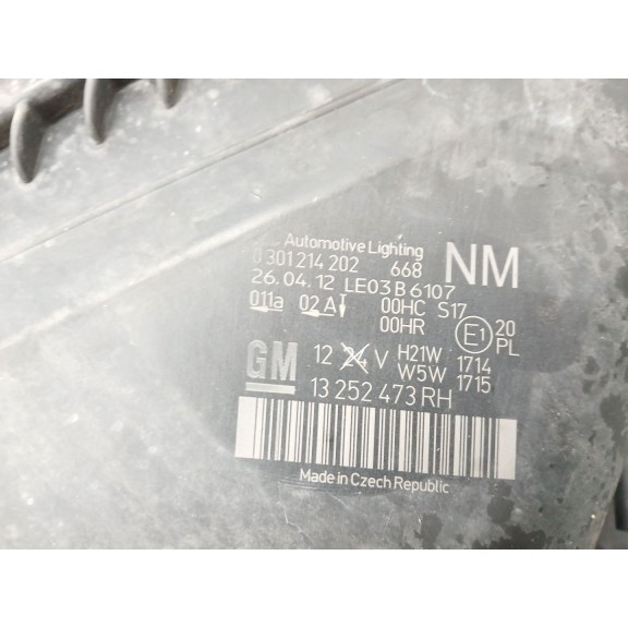 Recambio de faro derecho para opel zafira / zafira family b (a05) 1.6 (m75) referencia OEM IAM 13252473RH  