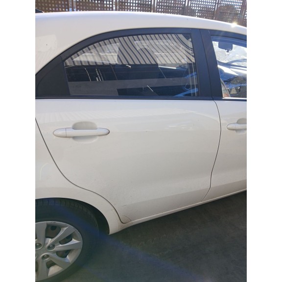 Recambio de puerta trasera derecha para kia rio iii (ub) 1.2 cvvt referencia OEM IAM   