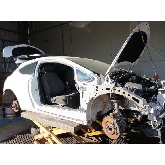 opel astra j gtc del año 2013