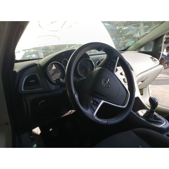 opel astra j gtc del año 2013