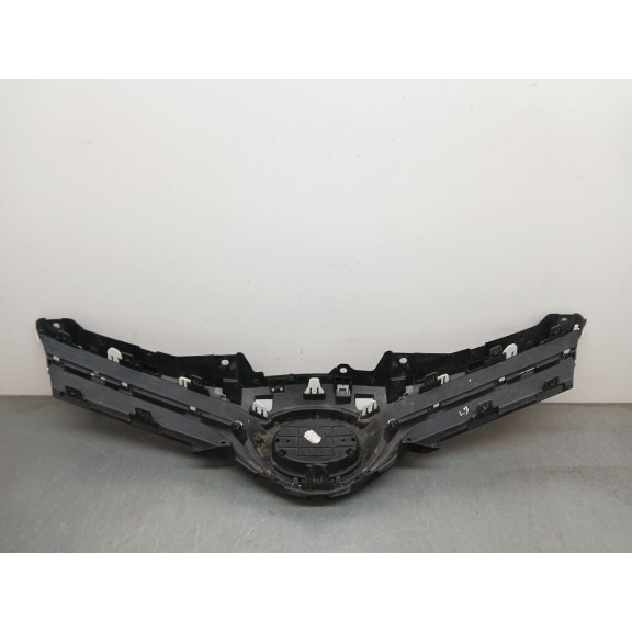 Recambio de rejilla paragolpes central para toyota yaris hsd active referencia OEM IAM 531010D660  