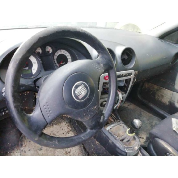 seat ibiza (6l1) del año 2002