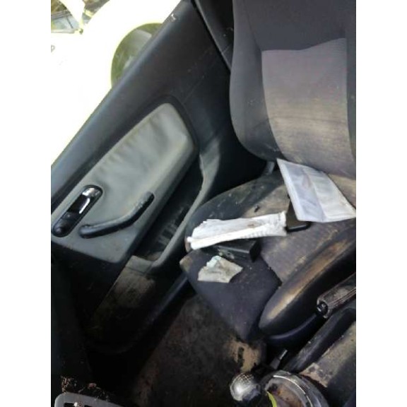 seat ibiza (6l1) del año 2002