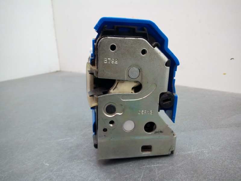 Recambio de cerradura puerta delantera derecha para fiat 500 l (330) basic referencia OEM IAM 51930018  4 PINS