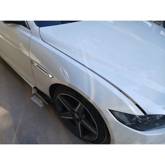 Recambio de aleta delantera derecha para jaguar xe (x760) 2.0 d referencia OEM IAM   