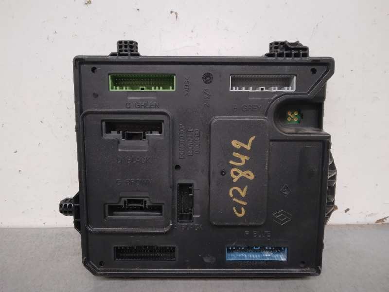 Recambio de caja reles / fusibles para renault megane iii berlina 5 p 1.2 16v referencia OEM IAM 284B18225R BCM 