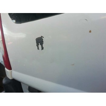 PUERTA TRASERA IZQUIERDA VARIOS GOLPES 