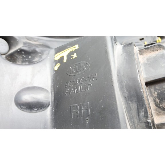 Recambio de faro derecho para kia cee´d sw (ed) 1.6 referencia OEM IAM 921021h  