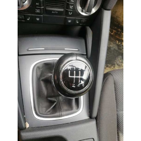 Recambio de pomo palanca cambio para audi a3 (8p) 1.2 16v tfsi referencia OEM IAM 5K0711049C  