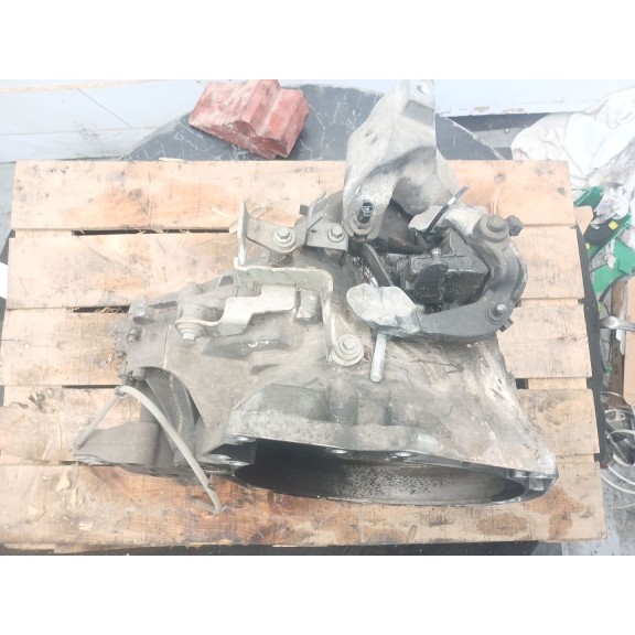 Recambio de caja cambios para ford focus iii turnier 1.6 tdci referencia OEM IAM AV6R7002  