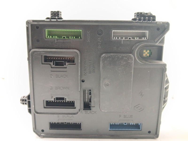 Recambio de centralita bsi para renault megane iii berlina 5 p bose edition referencia OEM IAM 284B18853R  