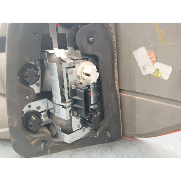 Recambio de piloto trasero izquierdo para mercedes-benz clase m (w164) 4.0 cdi referencia OEM IAM 404121L  