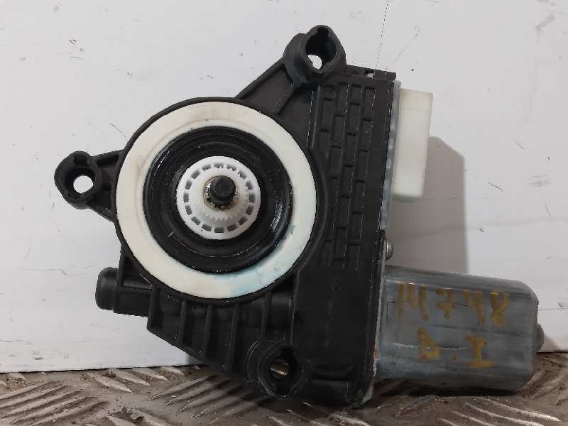 Recambio de motor elevalunas delantero izquierdo para bmw serie 1 lim. (f40) referencia OEM IAM CMOA0750L 19031060024 
