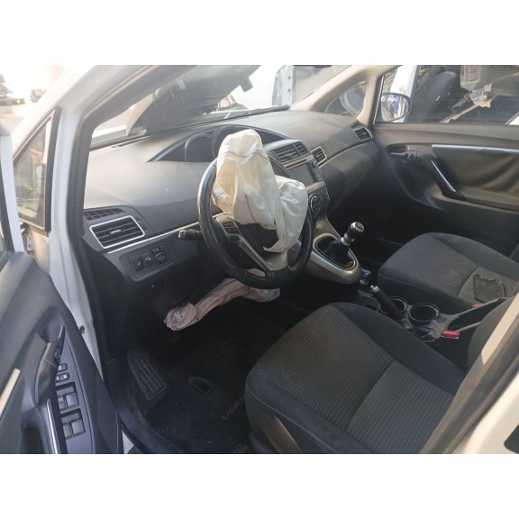 toyota verso (_r2_) del año 2013