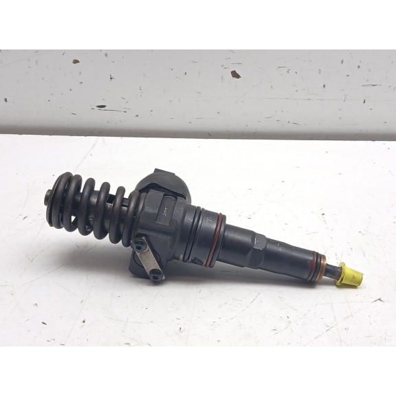 Recambio de inyector para volkswagen passat berlina (3b3) 1.9 tdi referencia OEM IAM 038130073al  