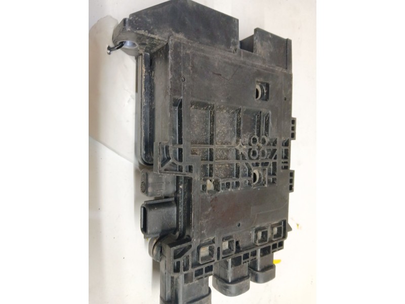 Recambio de modulo electronico para renault megane iii berlina 5 p bose edition referencia OEM IAM 243800011R  